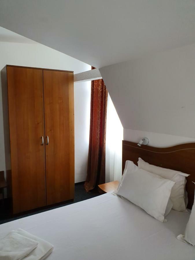 Tranzitrooms Bucharest Luaran gambar
