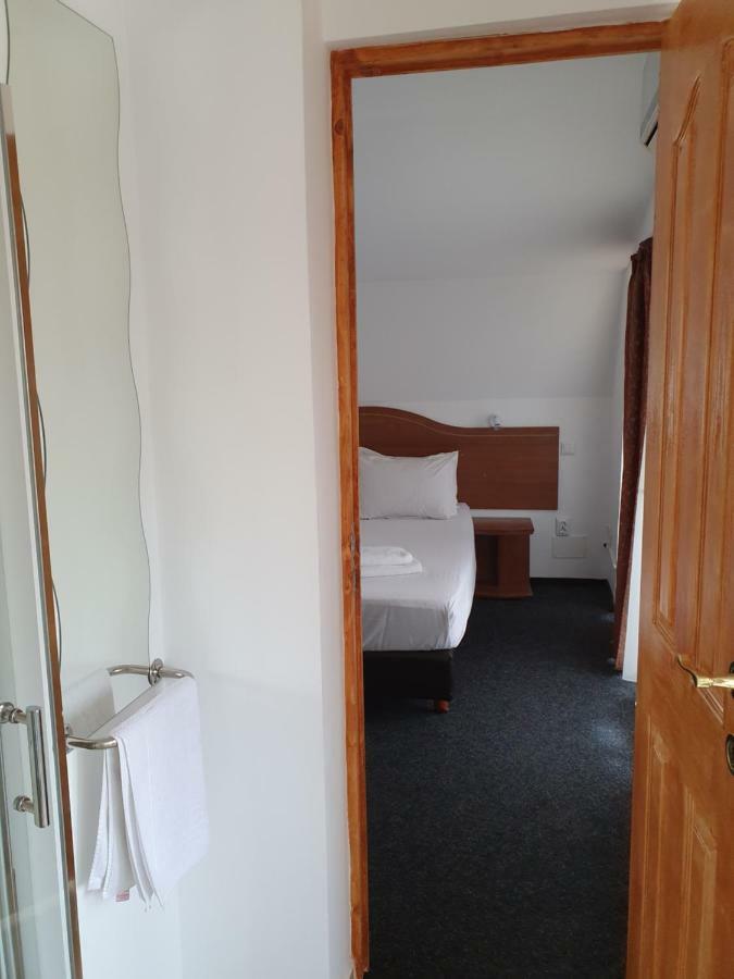 Tranzitrooms Bucharest Luaran gambar